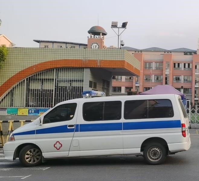 中和镇救护车出租护送骨折病人一公里多少钱